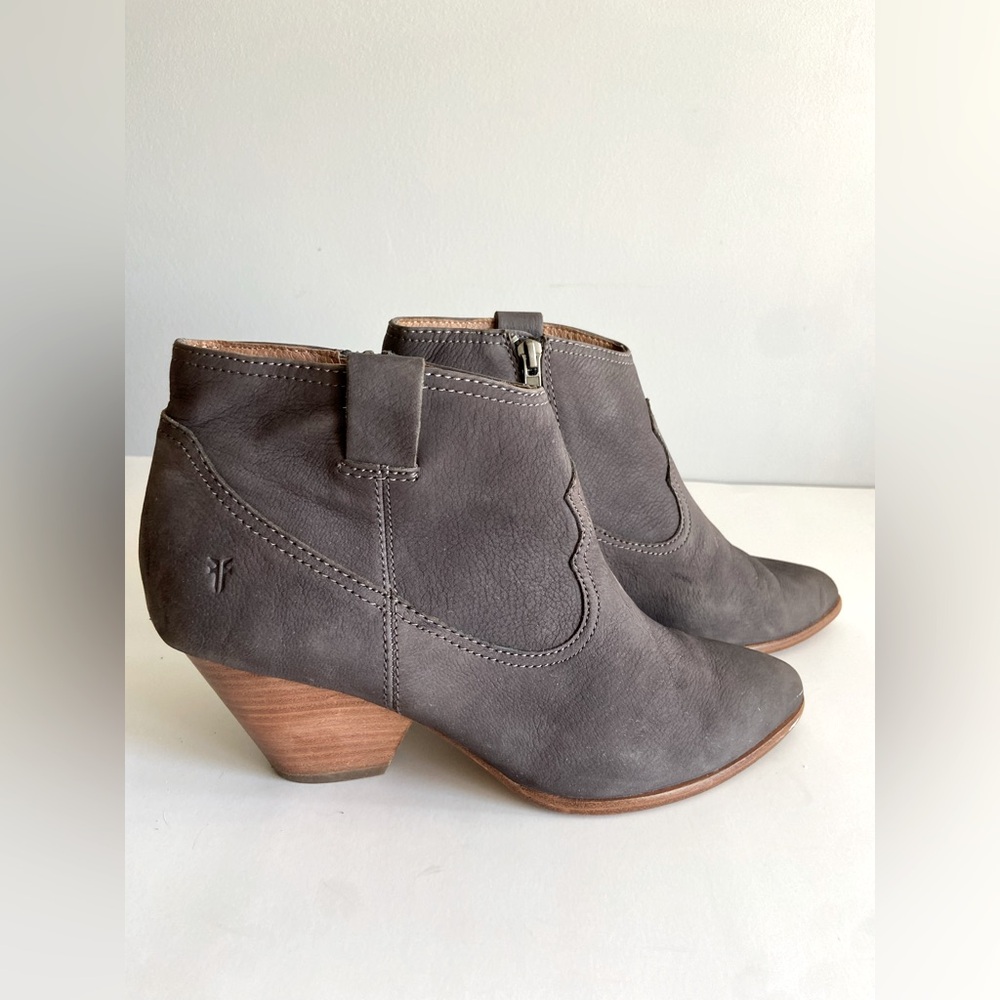 Frye Reina Bootie Suede Gray 9.5M 2” Heel Side Zipper